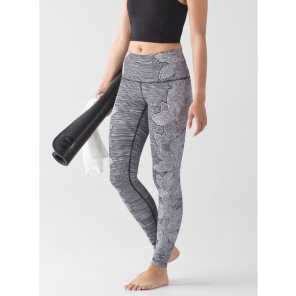 Lululemon Wunder Under Pant 
Dottie Tribe White Black 6 Bollywood Gym Athleisure - Picture 1 of 16